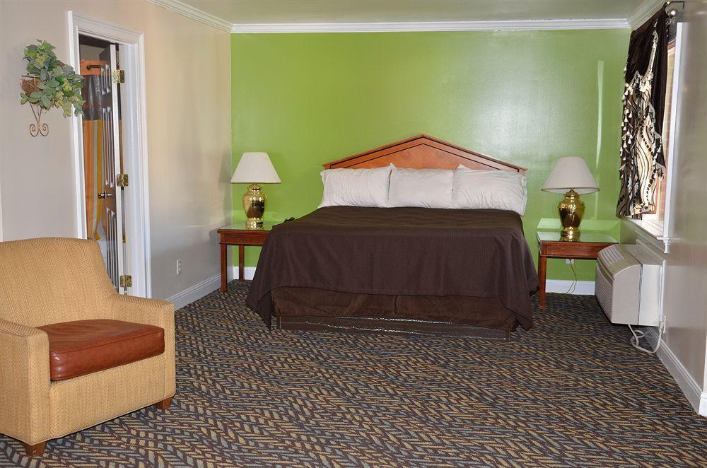 Winton Inn & Suites Barnwell Exterior photo