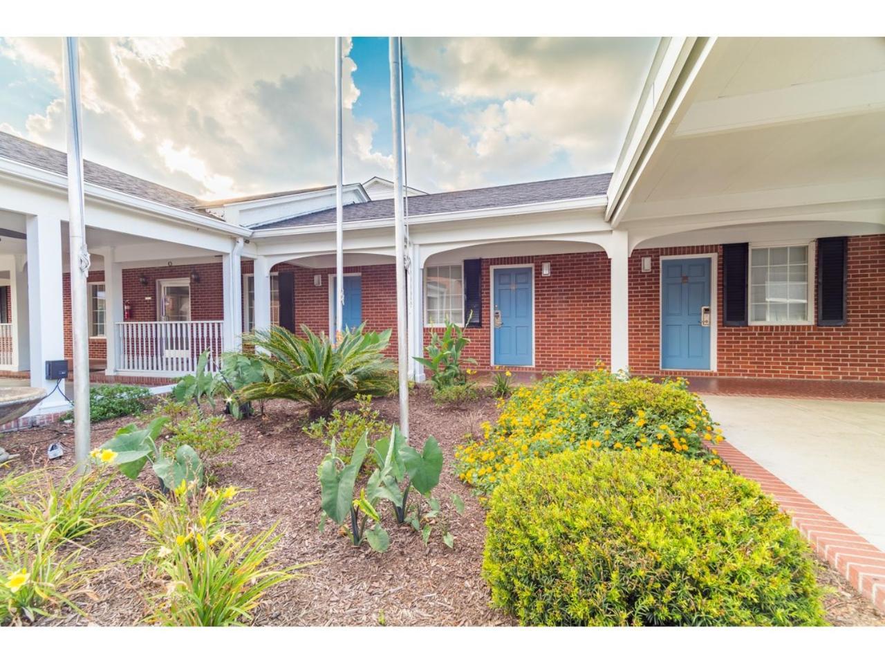 Winton Inn & Suites Barnwell Exterior photo