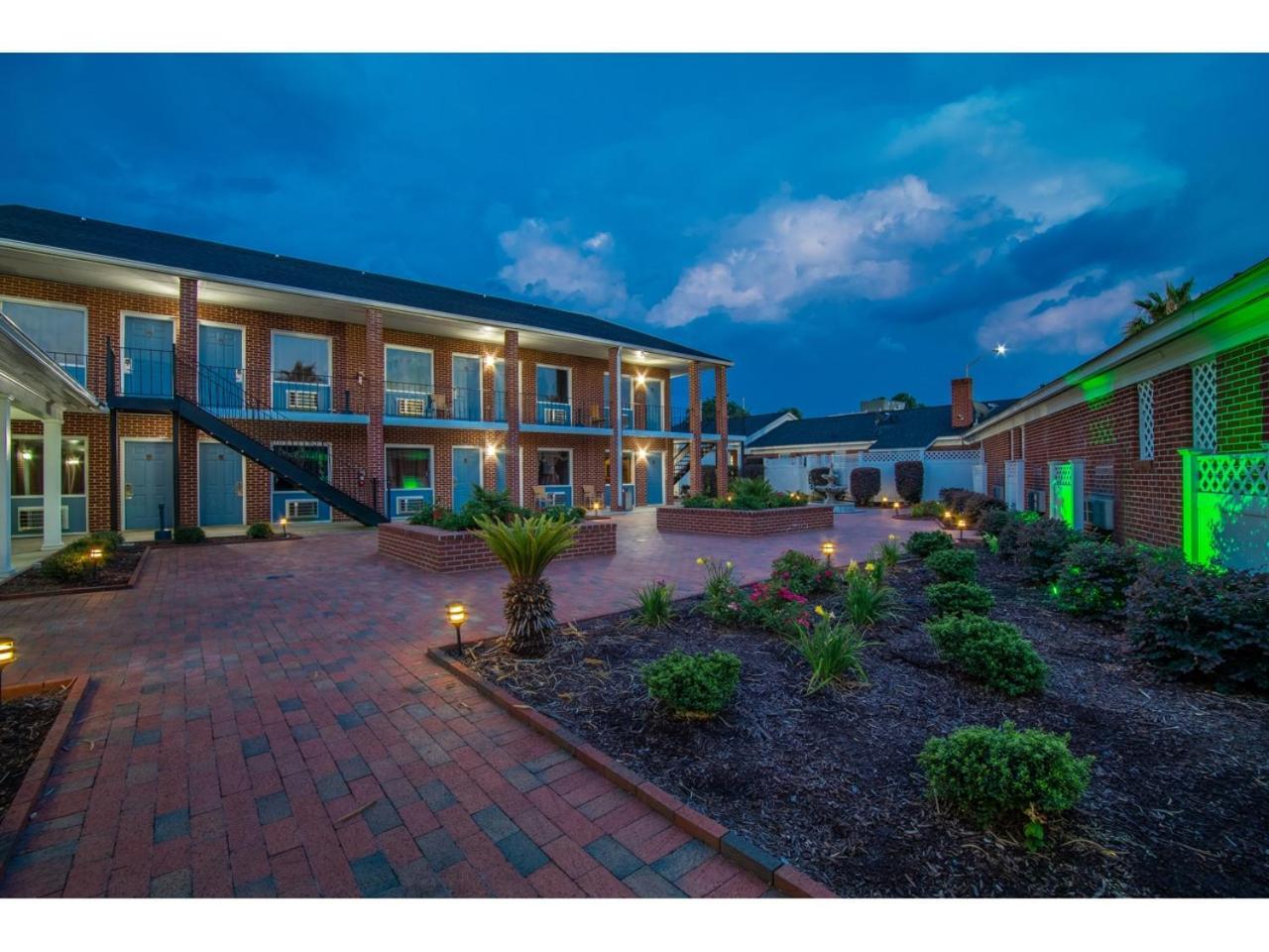 Winton Inn & Suites Barnwell Exterior photo